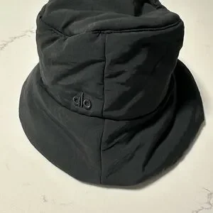 【ALO Yoga】GOOD SHADE PUFFER BUCKET HAT 海外限定 Good Shade Puffer Bucket Hat - Black | Alo Yoga